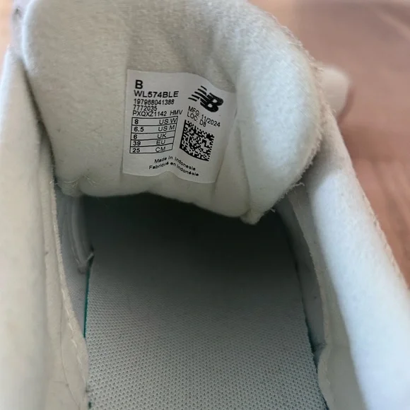 New Balance 574 | Mineral Green | Size 8 | Never Worn - Picture 6 of 9